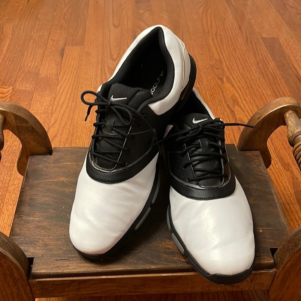 NIKE HERITAGE III LEATHER GOLF SHOES